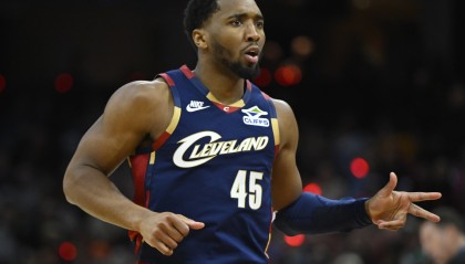 世界杯赛事直播下载-持续稳定输出！米切尔半场10中5&amp;三分5中2拿到12分4助攻